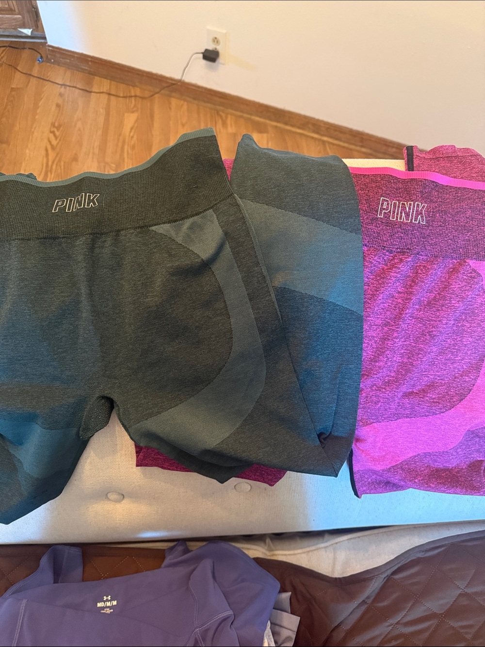 Gymshark women Leggings with Logo,, everything is size medium 💞🫶🏻bundle - Picture 6 of 6